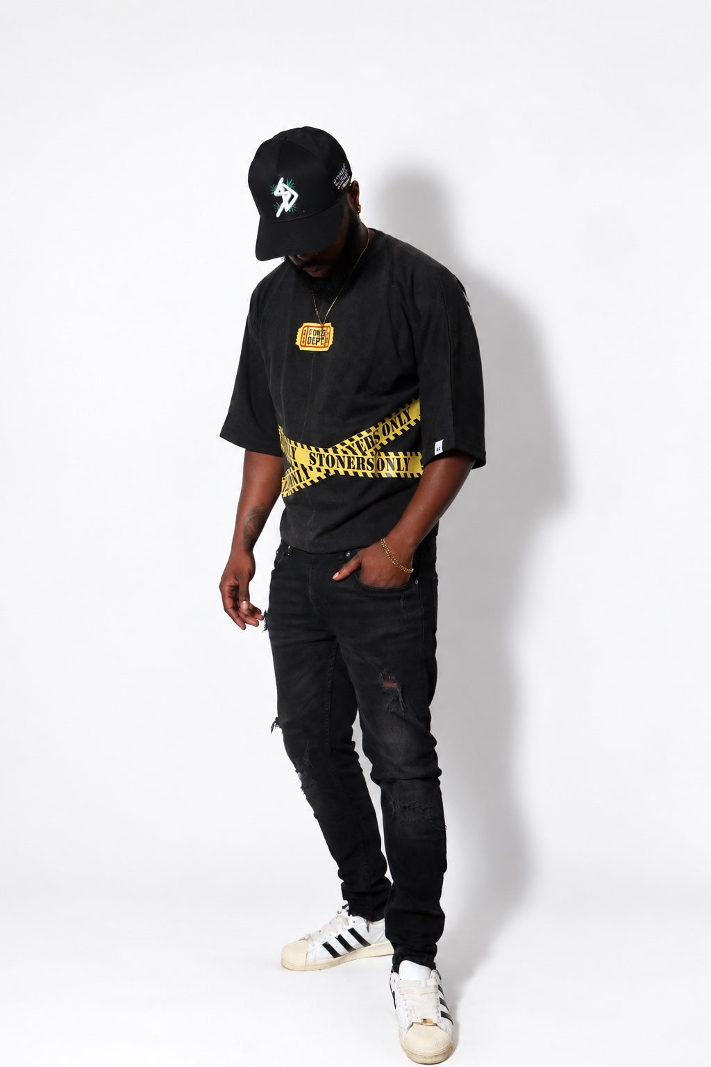 Full studio look in the black Kaution tee